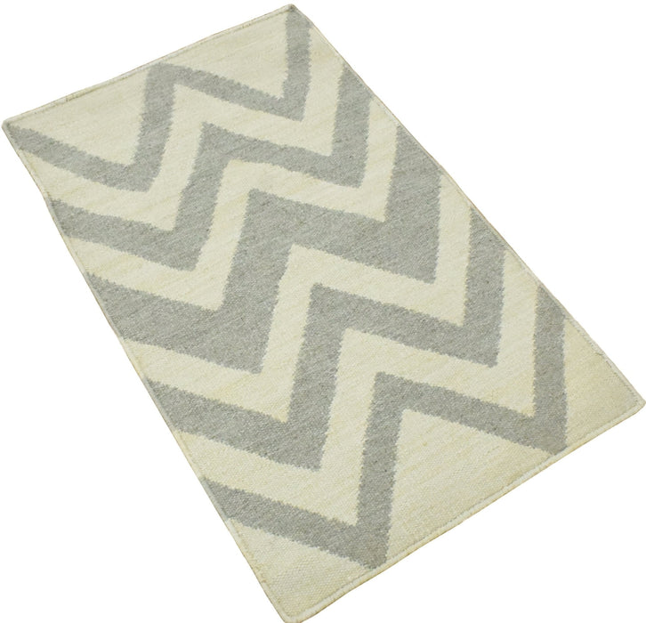 Outdoor Safe Chevron Pattern Silver and Beige Dhurrie Rug