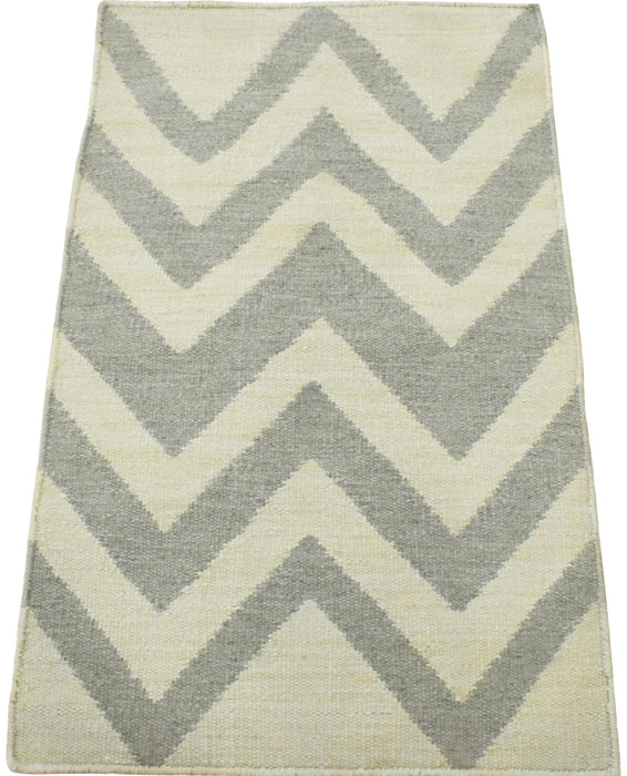 Outdoor Safe Chevron Pattern Silver and Beige Dhurrie Rug