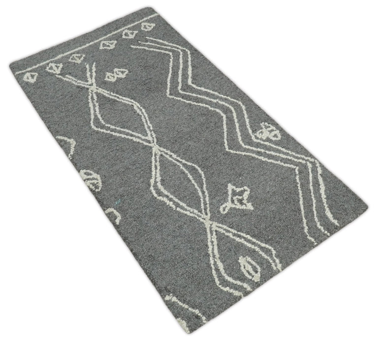 2x4 Gray and White Tribal Hand Tufted Textured Loop Area Rug