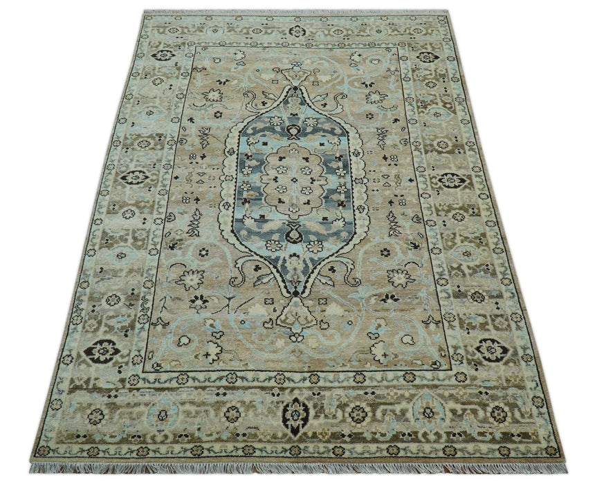 Traditional Oriental Design Beige Hand knotted 6x8.7 Wool Area Rug