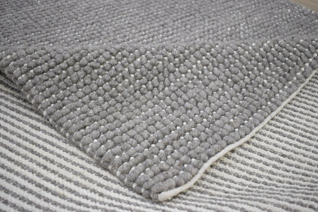 Hand Woven Chunky Fine Wool Contemporary Solid Area Rug