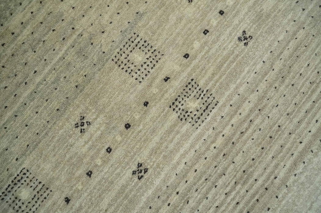5x7 Beige and Gray  Wool Hand Knotted Southwestern Gabbeh Rug