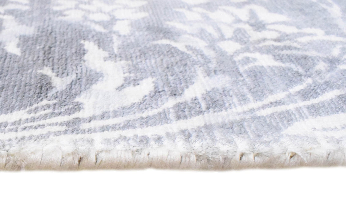 Modern Floral Silver And Ivory Hand Loom Viscose 5x8 Area Rug