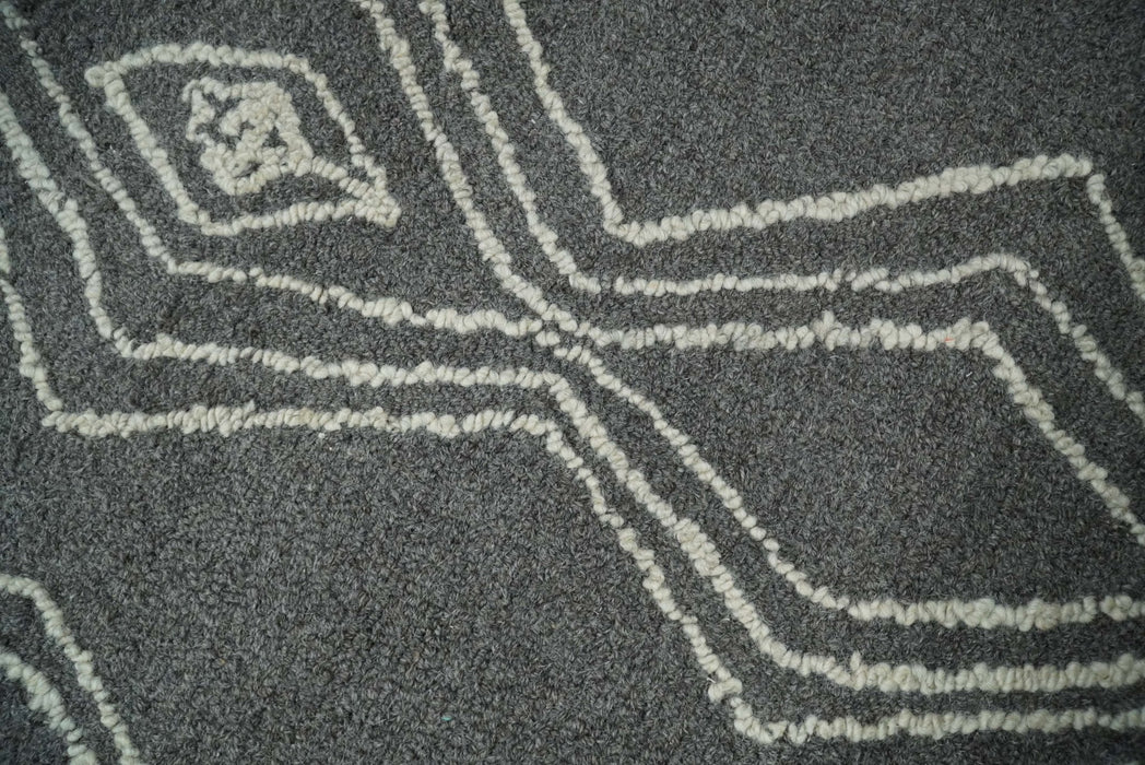 5x8 Gray and White Tribal Hand Tufted Textured Loop Area Rug