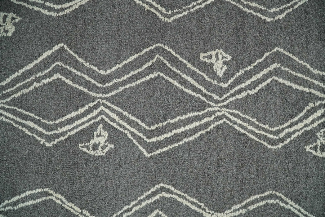 5x8 Gray and White Tribal Hand Tufted Textured Loop Area Rug