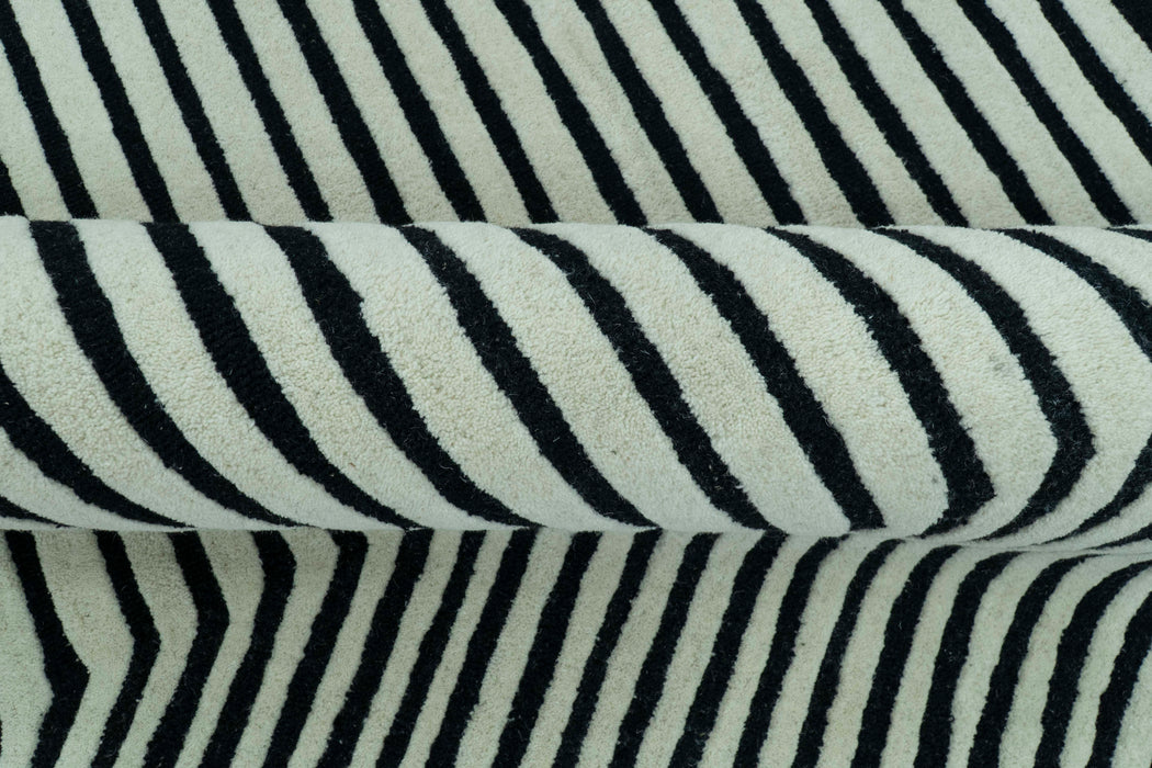 Modern Geometrical Pattern Black And White Hand Tufted Custom Made wool rug