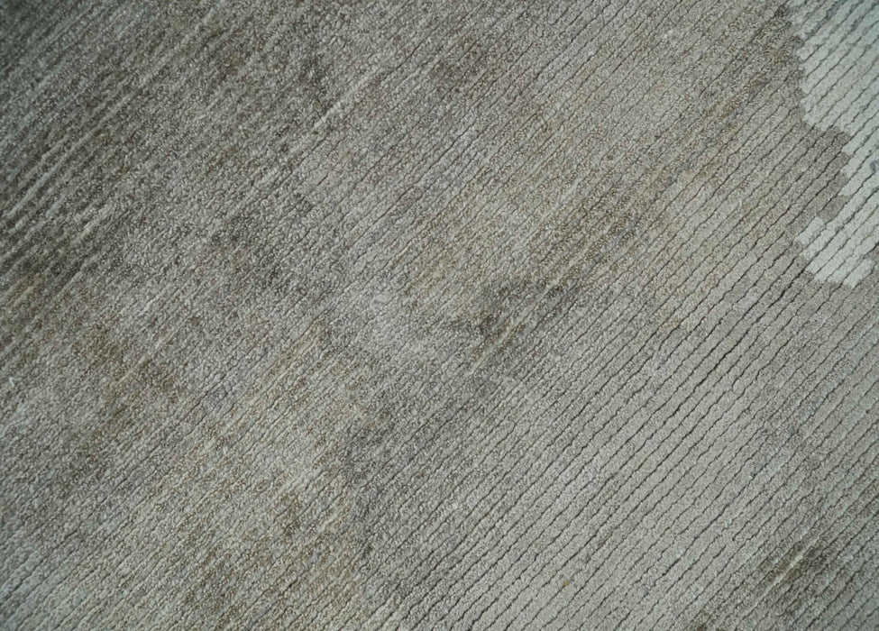 8x10 Silver and Gray Ikat design Handmade Art Silk Area Rug