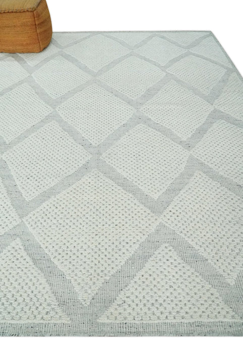 Contemporary 8x10 Ivory and Silver Traditional Geometrical Pattern Hand Knotted Wool Area Rug
