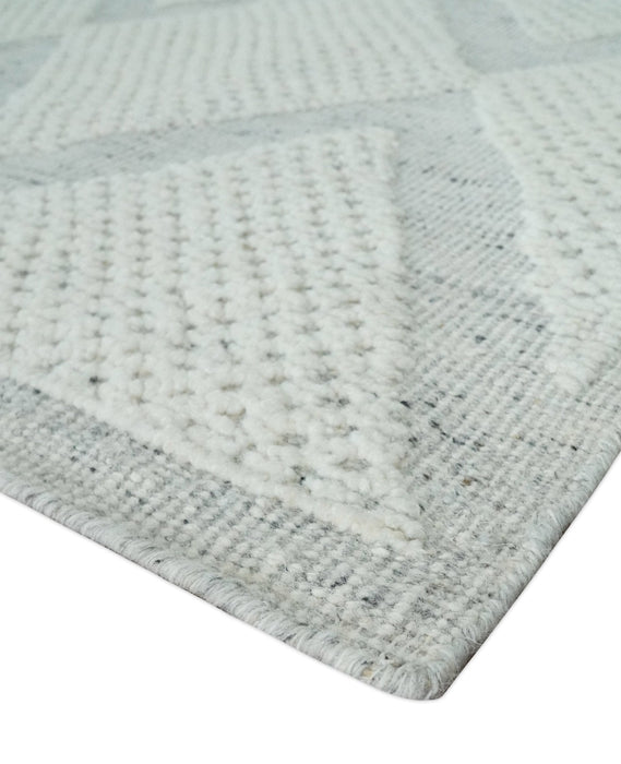 Contemporary 8x10 Ivory and Silver Traditional Geometrical Pattern Hand Knotted Wool Area Rug