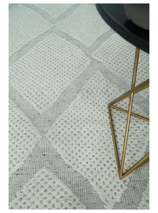 Contemporary 8x10 Ivory and Silver Traditional Geometrical Pattern Hand Knotted Wool Area Rug