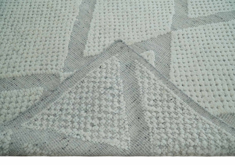 Contemporary 8x10 Ivory and Silver Traditional Geometrical Pattern Hand Knotted Wool Area Rug
