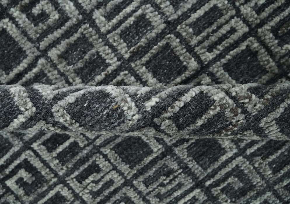 Contemporary Hand carved 8x10 Silver and Charcoal Traditional Geometrical Pattern Hand Knotted Wool Area Rug