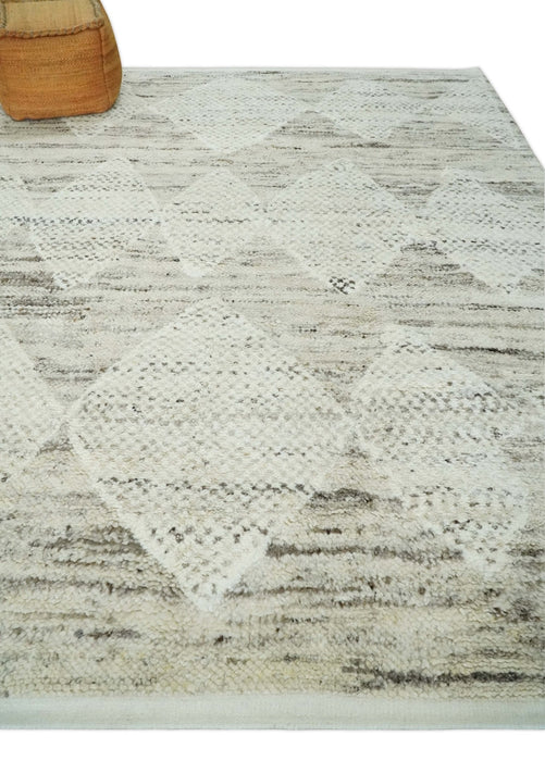 Contemporary Woolen Ivory and Brown 8.4x10.5 hand knotted Geometrical Area rug