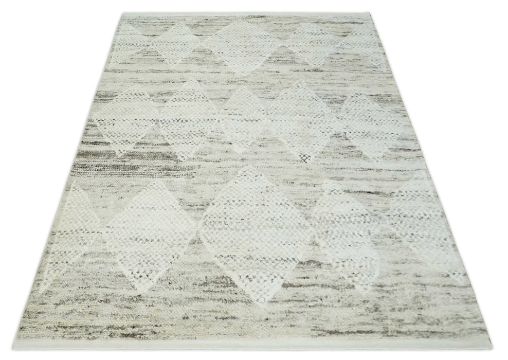 Contemporary Woolen Ivory and Brown 8.4x10.5 hand knotted Geometrical Area rug