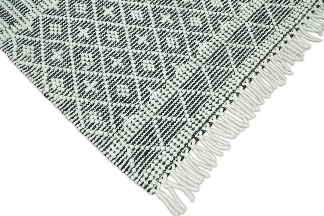 Contemporary Hand Woven Black and White Woolen Trellis Area Rug