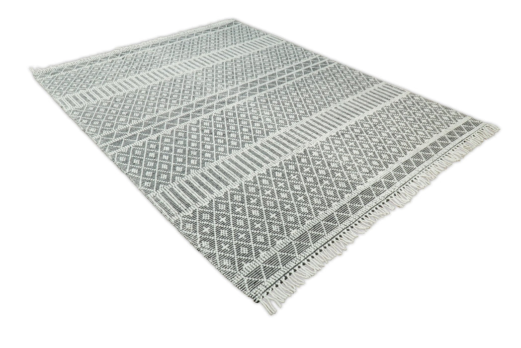 Contemporary Hand Woven Black and White Woolen Trellis Area Rug