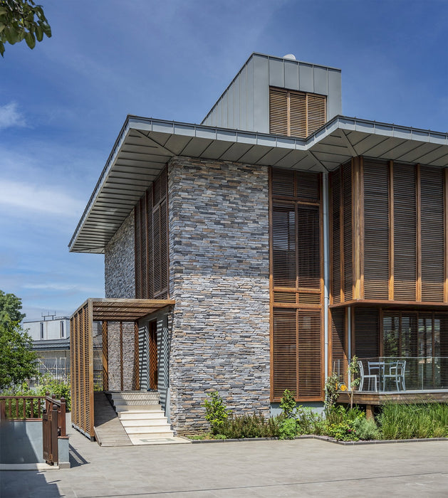 Sierra Anthracite Slate Look Manufactured Stone Handmade Veneer - Livfloors Collection