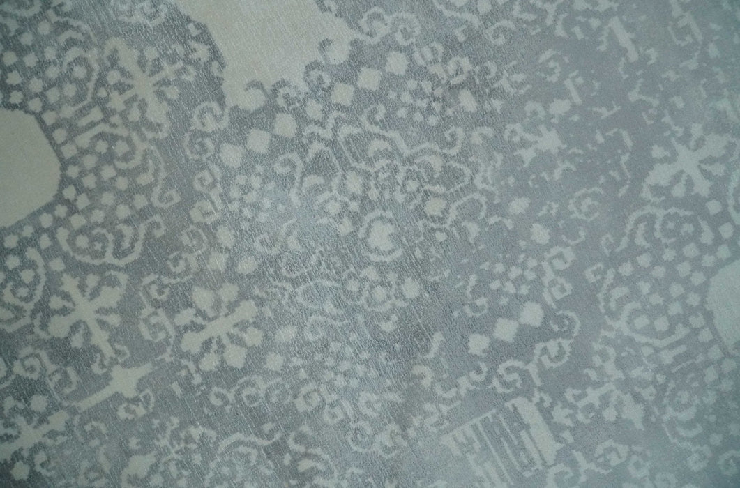 Premium Style Gray and Ivory Traditional Ikat Large design 5.6x8 Hand loom Wool and Viscose Area Rug