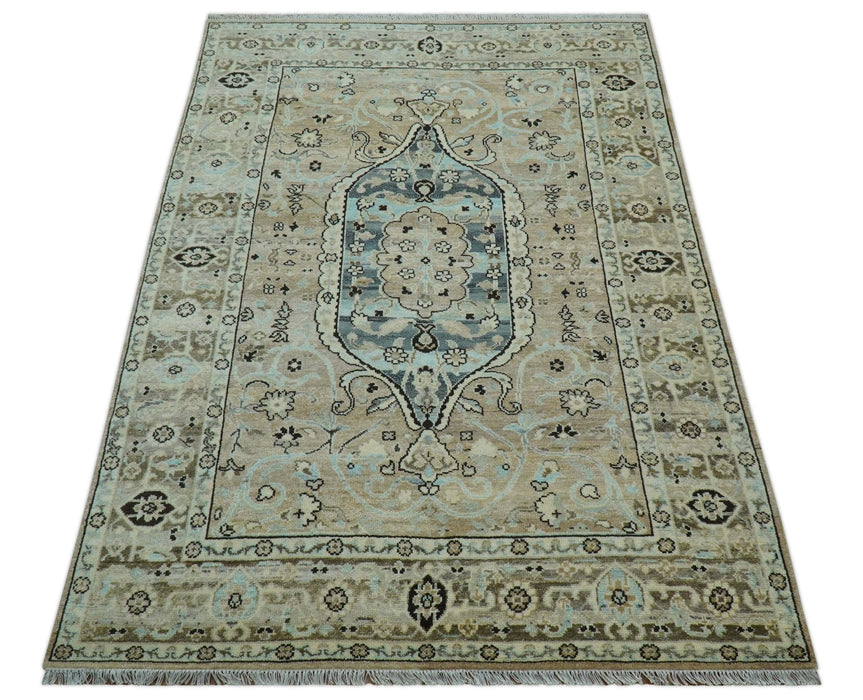 Traditional Oriental Design Beige Hand knotted 6x8.7 Wool Area Rug